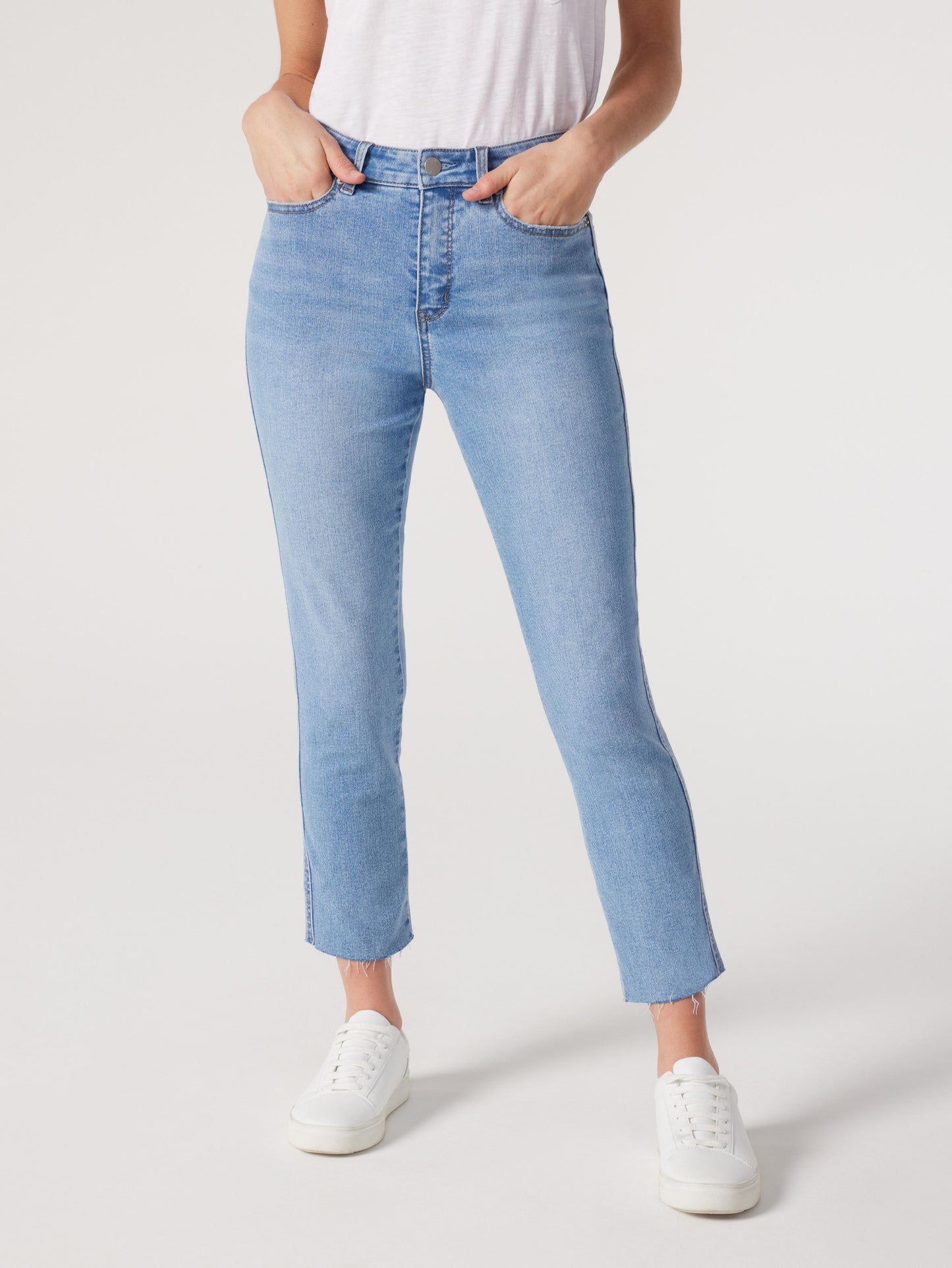 Izzy Mid Waisted Slim Crop Jeans