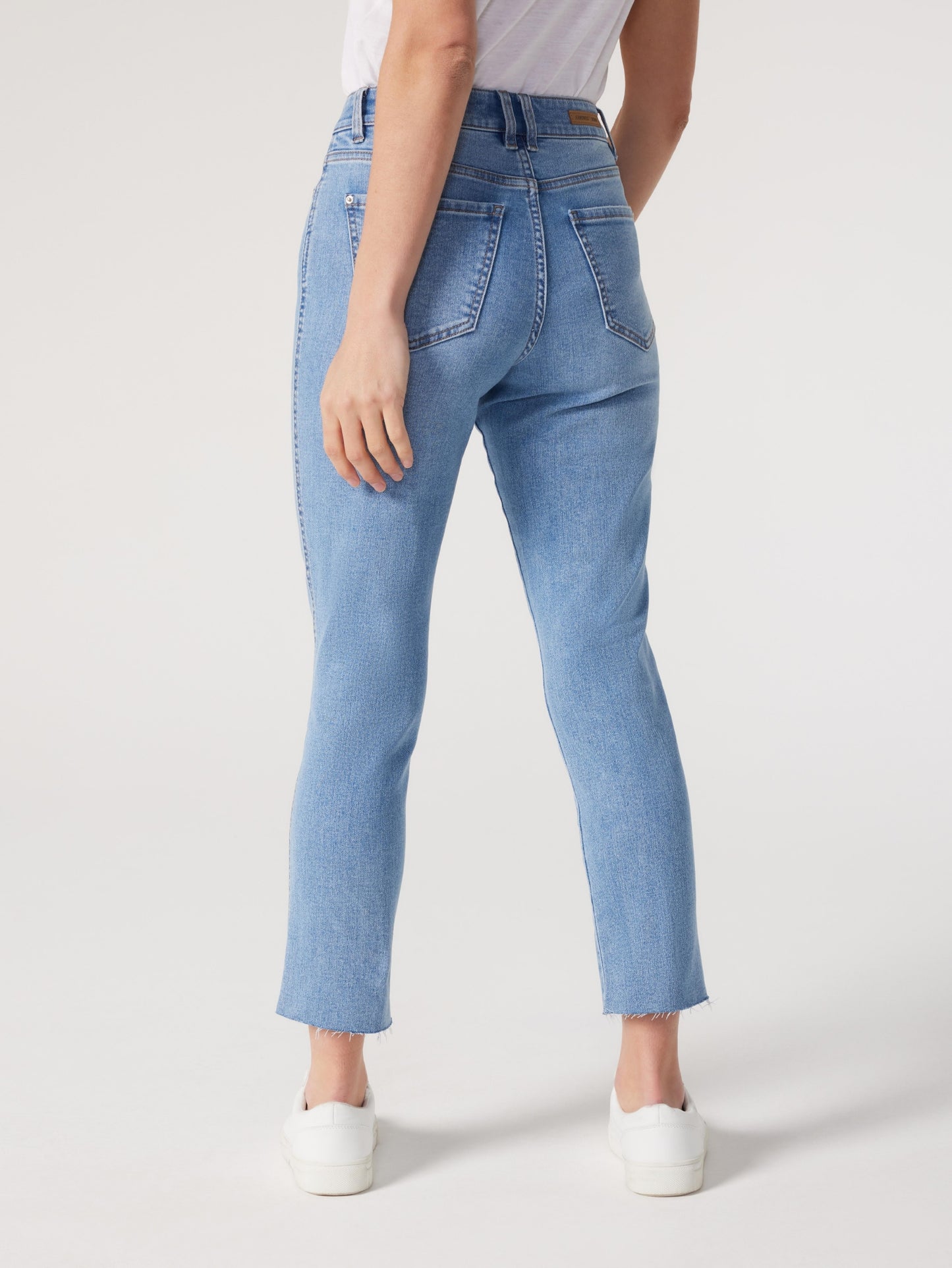 Izzy Mid Waisted Slim Crop Jeans